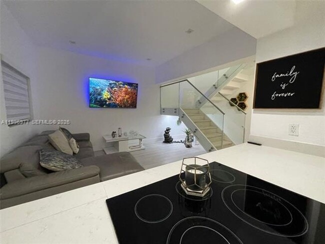 Building Photo - 325 NW 19th Ln