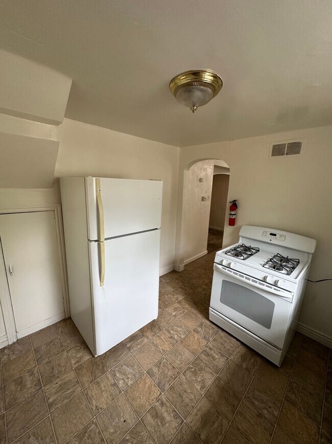 Building Photo - LW1532