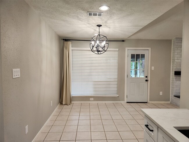 Building Photo - 8327 Bird Run Dr