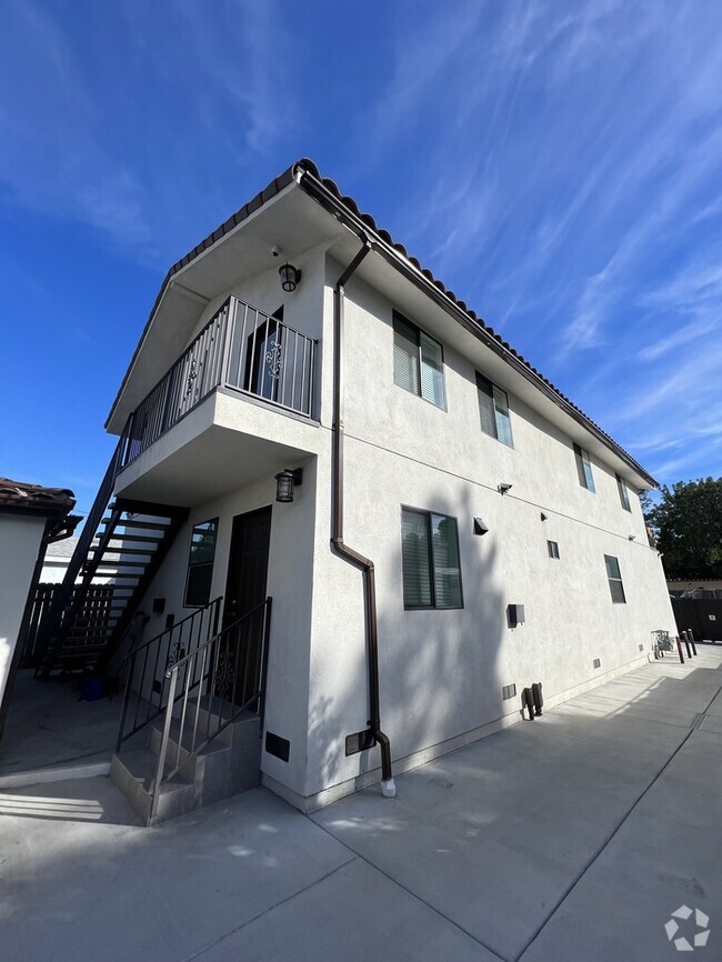 Building Photo - 2 Bedroom 1 Bath Apartment, New Construction