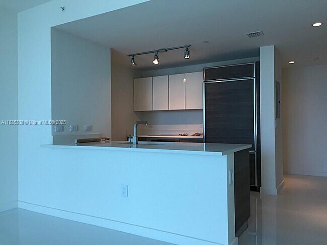 Building Photo - 1100 S Miami Ave