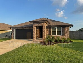 Building Photo - 5583 Guinevere Ln