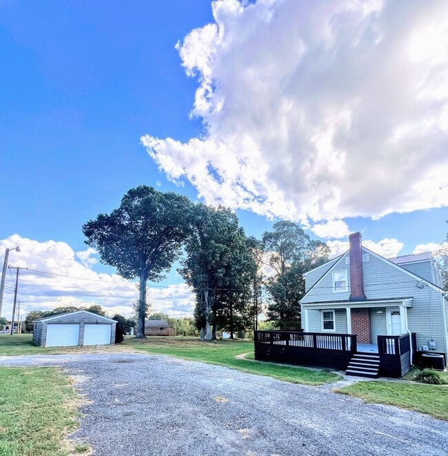 Building Photo - 3 Bed | 2 Bath | 1+ Acre | 2-Car Garage | ...