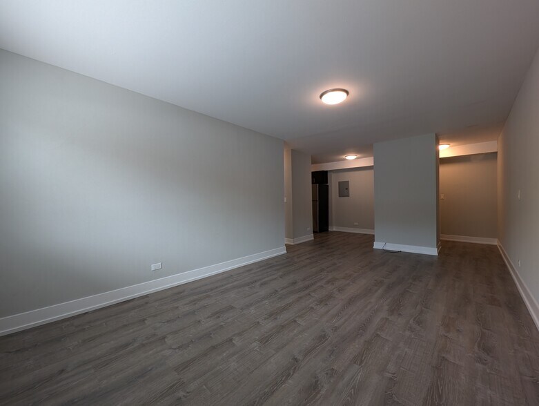 Building Photo - 542 W Surf St