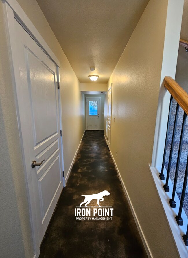 Building Photo - 3bed/2.5 bath Townhome in Boise w/2 Car Garage, Community Pool & Fitness Center