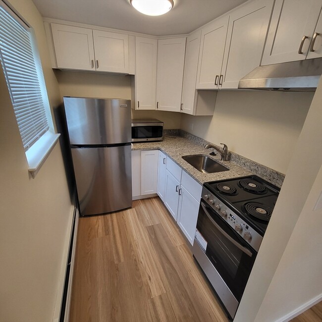 Building Photo - 210 Hillside Ave