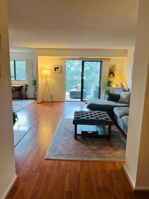 Building Photo - 5904 Mt Eagle Dr