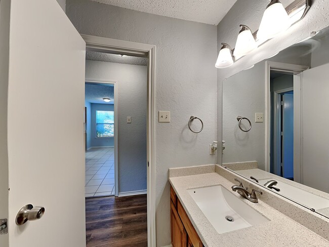 Building Photo - Newly Renovated Single Family Home | 2 BR/2BA | Covered Parking