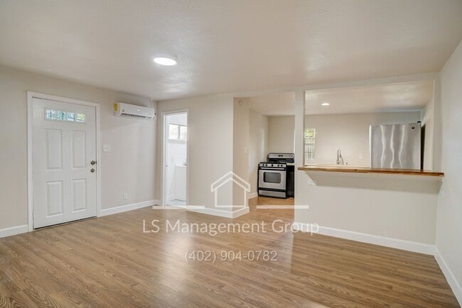 Building Photo - 609 Taft Blvd