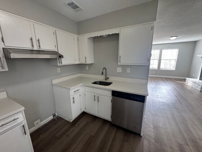 Building Photo - 3546 Christine Rd