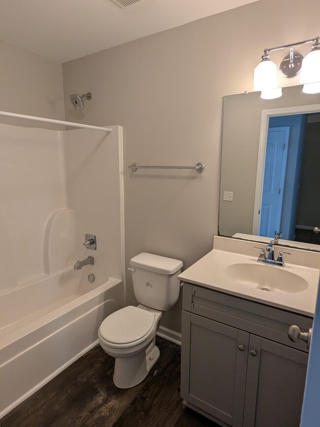Building Photo - 702 Pippin Dr