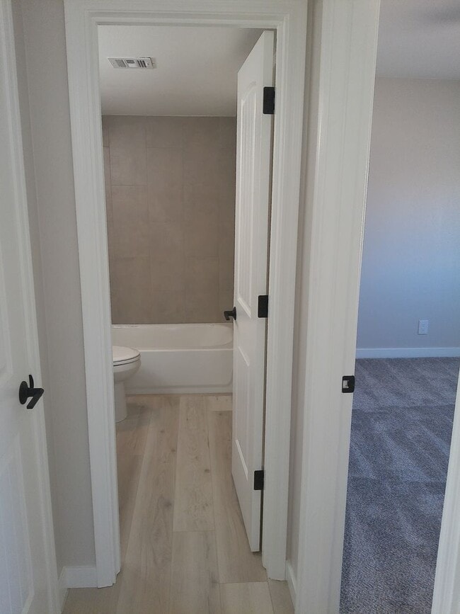 Building Photo - Long Term Duplex rental