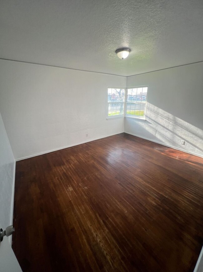 Building Photo - Spacious 2-Bedroom Home with Private Yard,...