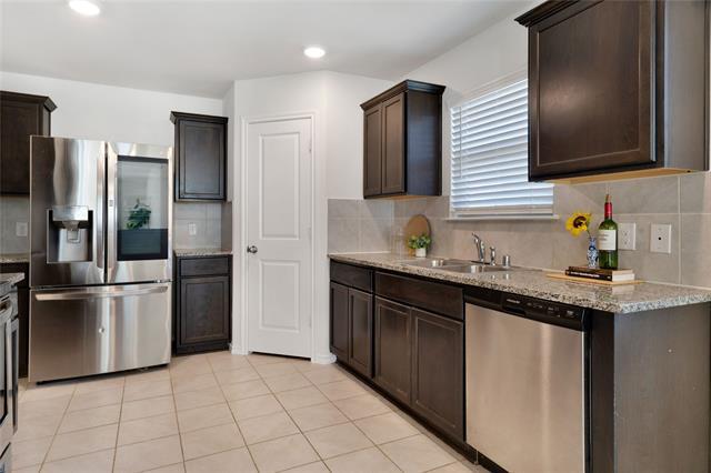 Building Photo - 914 Decker Dr