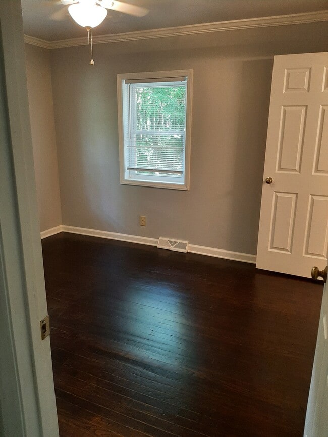 Building Photo - 609 Pearson Dr
