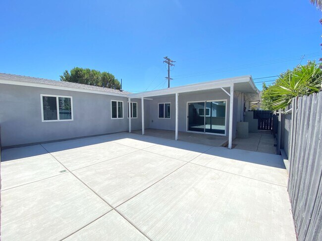 Primary Photo - 5BD/2BA with Garage! (Lease out, pending s...