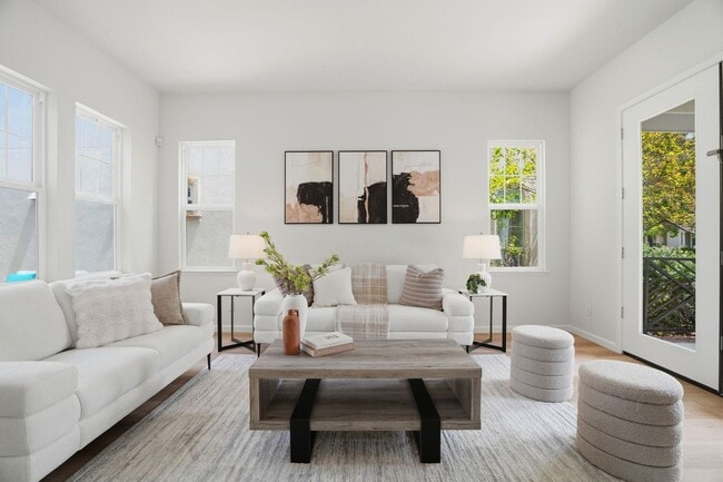 Building Photo - BRIGHT, OPEN RESIDENCE IN RIVERMARK HOME WITH EXCELLENT LAYOUT