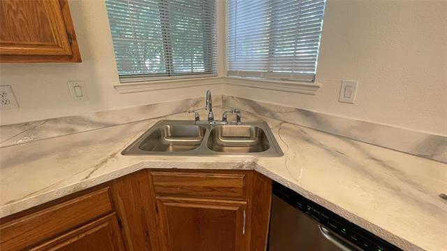 Building Photo - 320 Pebblebrook Ln