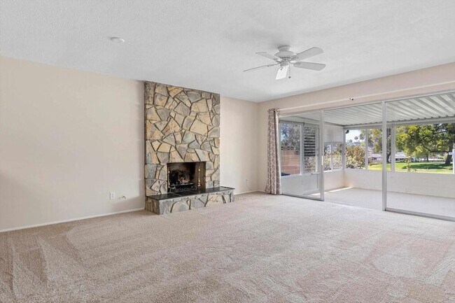 Building Photo - 1304 San Julian Dr