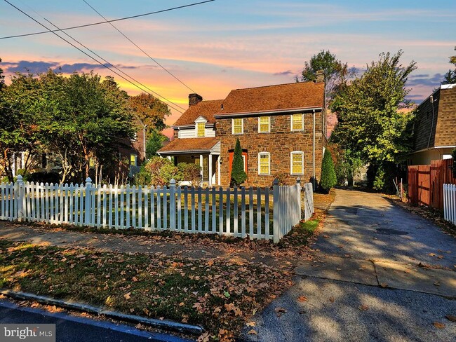 Building Photo - 303 Meeting House Ln