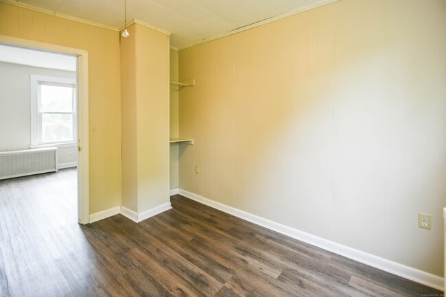 Building Photo - 82 Spindle Hill Rd
