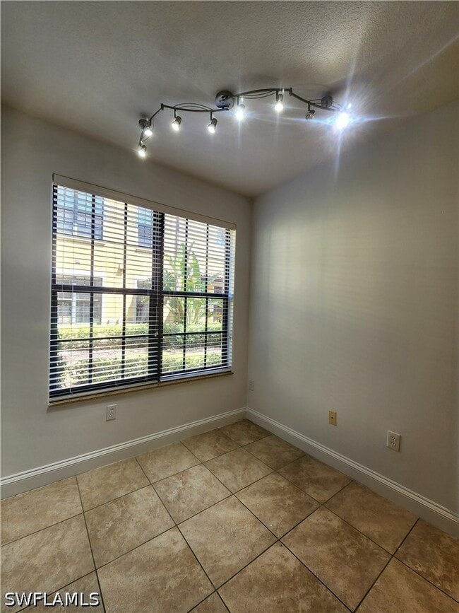 Building Photo - 1256 Carpazi Ct