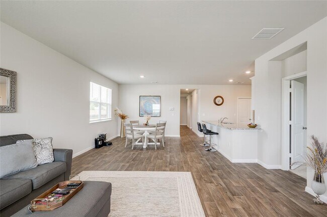 Building Photo - 102 Rainmaker Cv