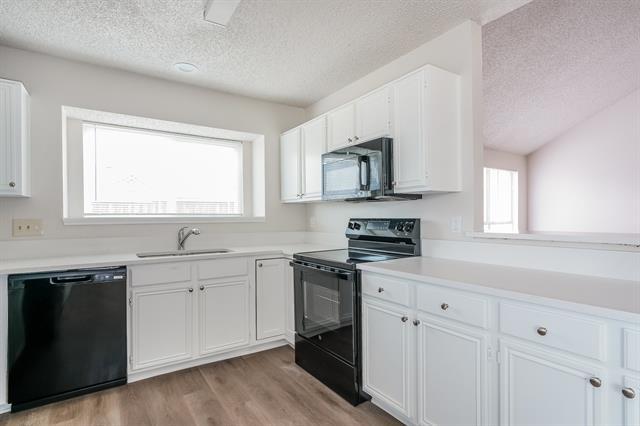 Building Photo - 900 Blewitt Dr