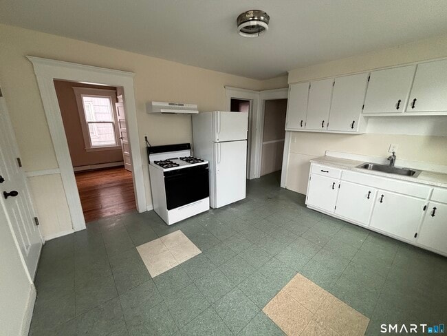 Building Photo - 182 Sheridan St