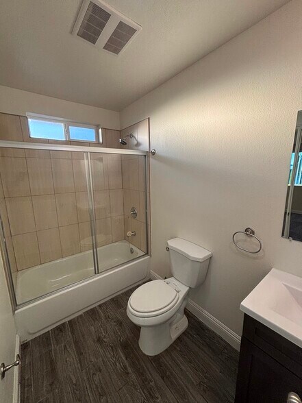 Building Photo - 522 W 51st St