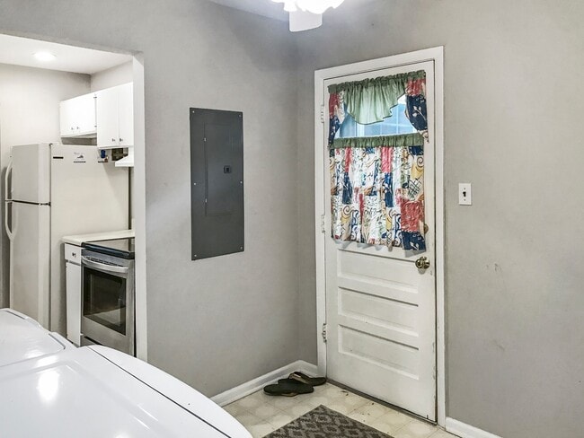 Building Photo - Updated 3 bedroom 1 bath rancher