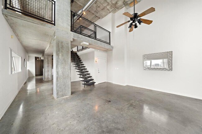 Building Photo - 2000 Bagby St