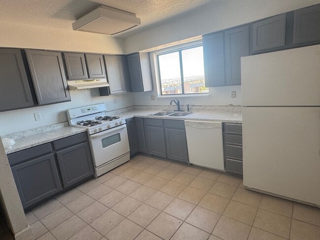 Building Photo - 6987 Mendon Ln