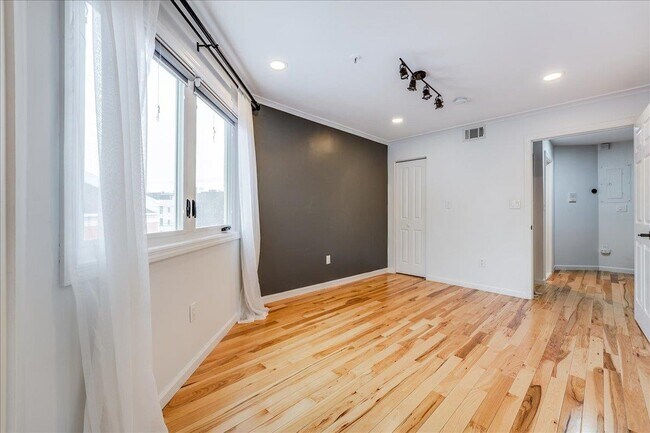 Building Photo - 416 63rd St