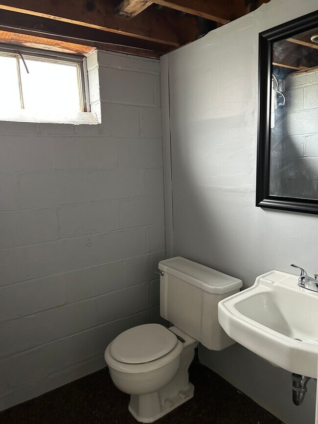 Building Photo - Brick Ranch for Rent in Mayfield HTS walking distance to Golden Gate Plaza