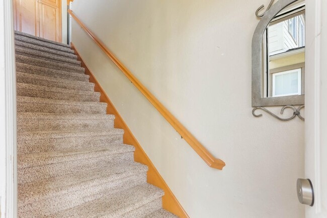 Building Photo - 3170 Levante St