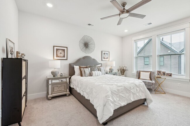 Building Photo - 2/4 Townhome in Midtown Located in Mt. Ple...