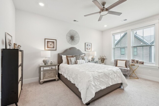 Building Photo - 3/3.5 End-Unit Townhome in Midtown Mt. Pleasant!