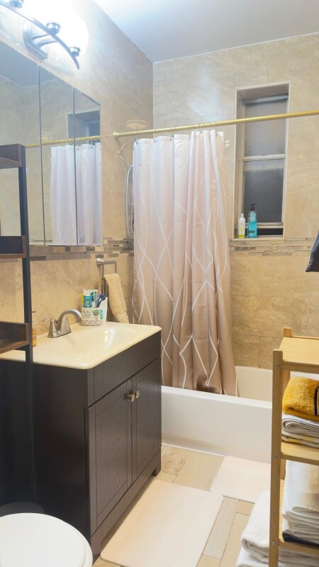 Building Photo - 511 W 151st St