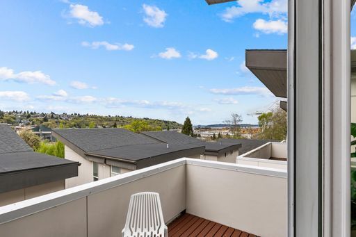 Building Photo - Stand-Alone Modern Home with Elliott Bay Views