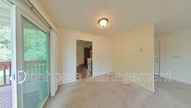 Building Photo - 515 S 15th Ave