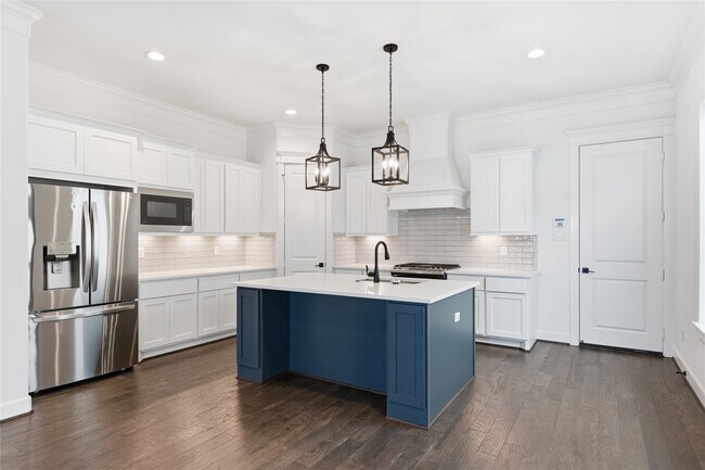 Building Photo - 819 W 19th St