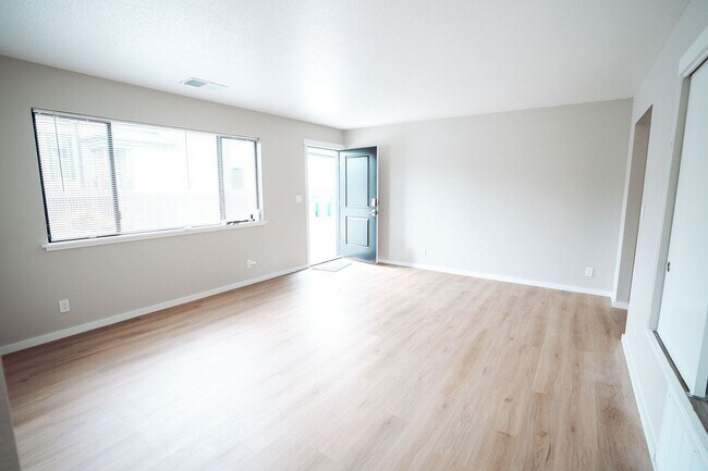 Building Photo - 1440 Myrtle Avenue