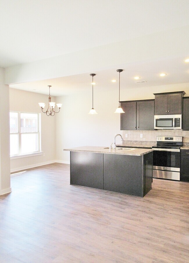 Building Photo - 123 Birch Falls Dr