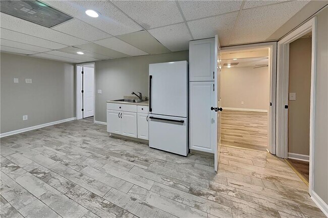 Building Photo - 2798 Beddington Way