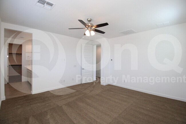 Building Photo - 2438 E Warbler Rd