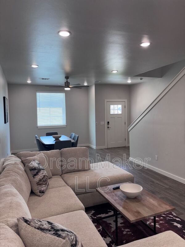 Building Photo - 2819 Clifton Ter
