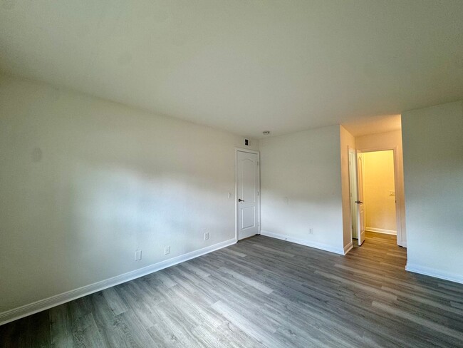 Building Photo - Updated 2B/2BA Condo in Oceanside!