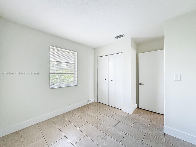 Building Photo - 1379 Seaview