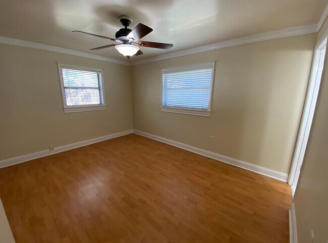 Building Photo - Charming Rental Home in Newberry – Spacious, Comfortable, and Convenient